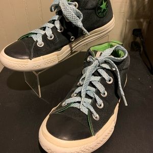 Converse Chuck Taylor All Star Shoes Kids Youth Size 2 Black Mid Top Unisex